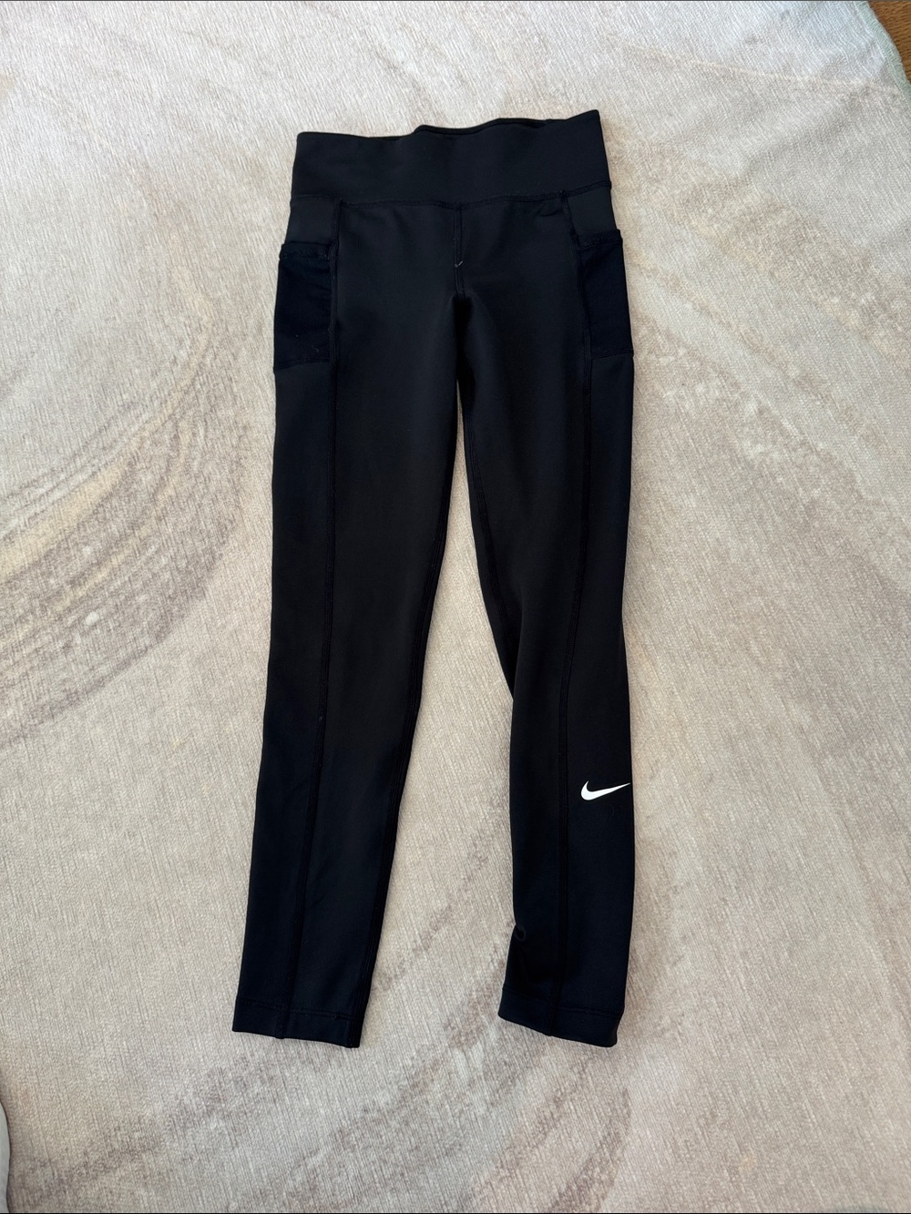 Nike Black Women's High-Waisted Running Leggings with Phone Pockets